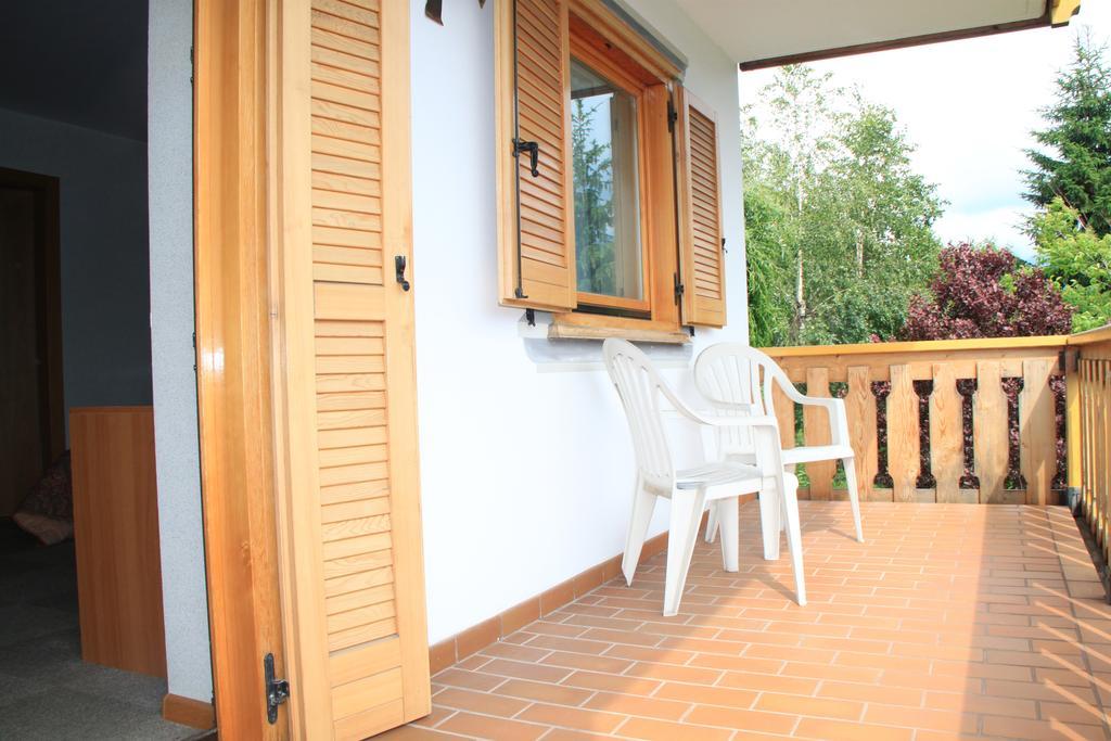 Hotel Garni Goccia D'Oro Cavalese Habitación foto